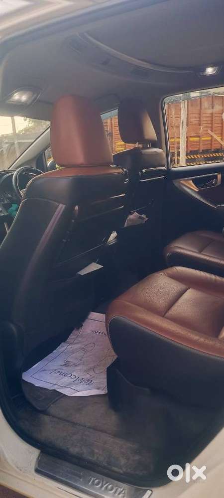 Toyota Innova Crysta 2.8 Zx At 7 Seater, 2017