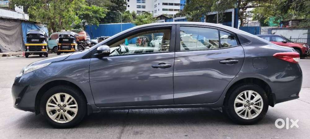 Toyota Yaris V Cvt, 2018, Petrol