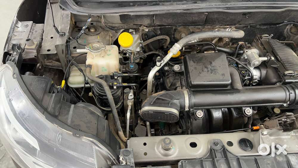 Renault Triber Rxz, 2023, Petrol