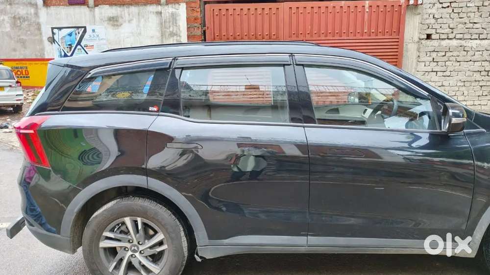 Mahindra Xuv700 Petrol Mt 2024