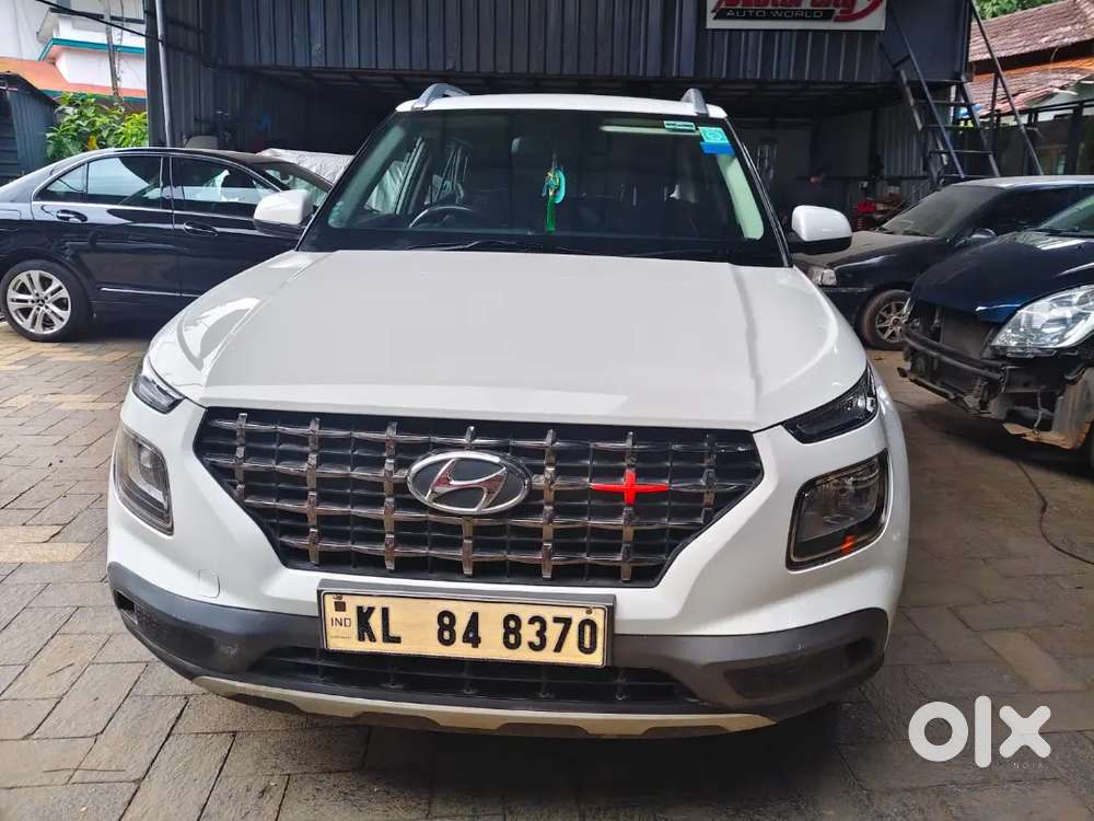Hyundai Venue 2021 Petrol 68500 Km Driven
