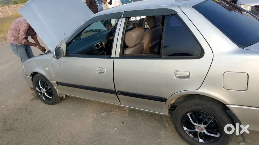 Maruti Suzuki Esteem 2006