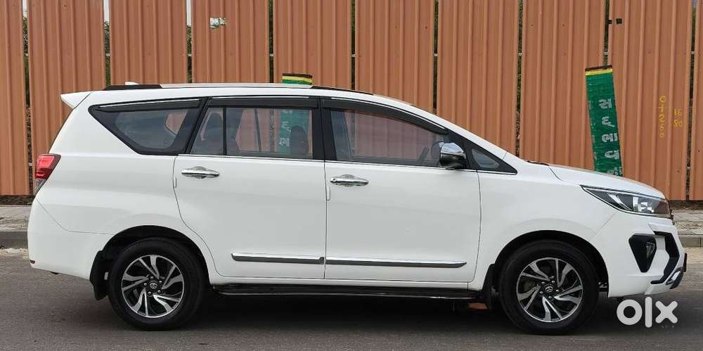 Toyota Innova Crysta [2020-ongoing] 2.7 Gx Mt 8 Str, 2022, Diesel