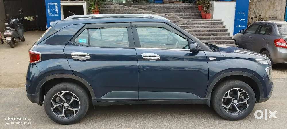 Hyundai Venue 2020 December,petrol 94000 Km Driven