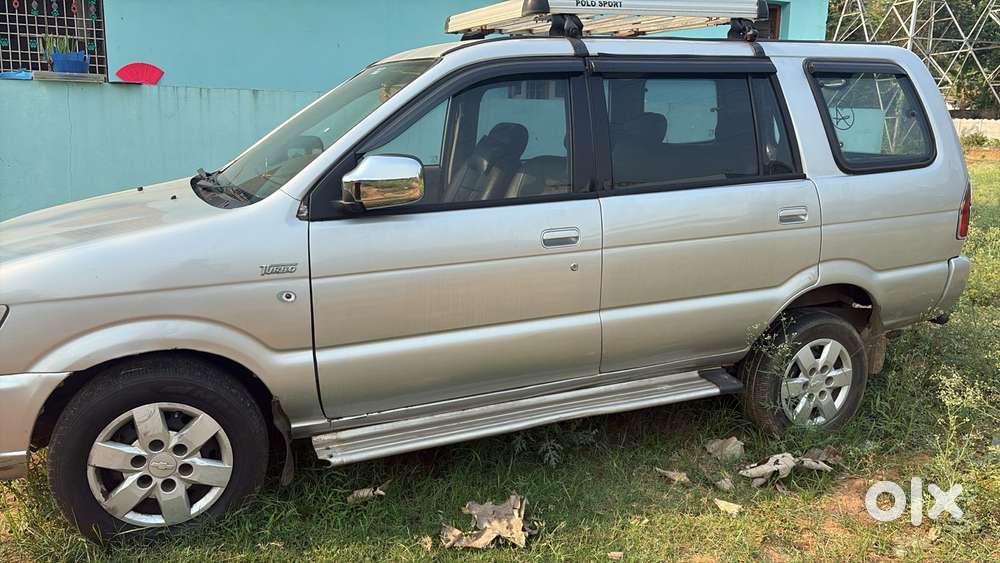 Chevrolet Tavera Lt 10 Seater Bsiii, 2016, Diesel