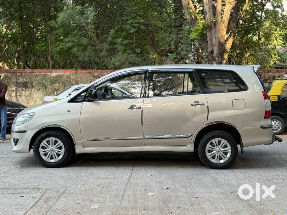Toyota Innova 2.5 G (diesel) 7 Seater Bs Iv, 2015, Diesel