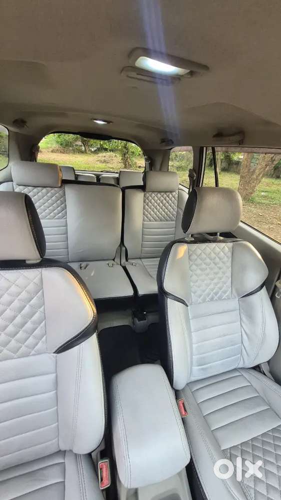 Toyota Innova V 8str Full Option 2009 Single Owner