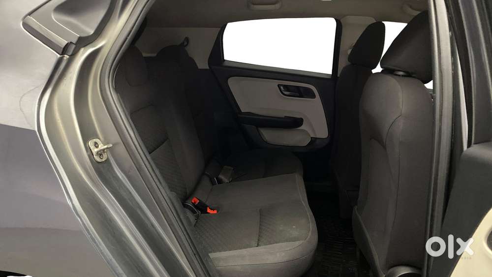 Tata Altroz 1.2 Xm Plus, 2022, Petrol