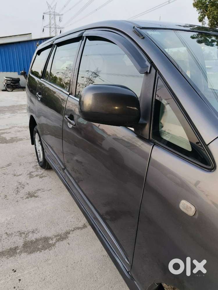 Toyota Innova 2.5g Diesel (2015) - Excellent Condition