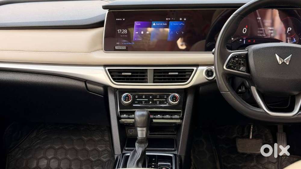 Mahindra Xuv700 2.2 Ax 7 Diesel At Luxury Pack Str, 2022, Diesel