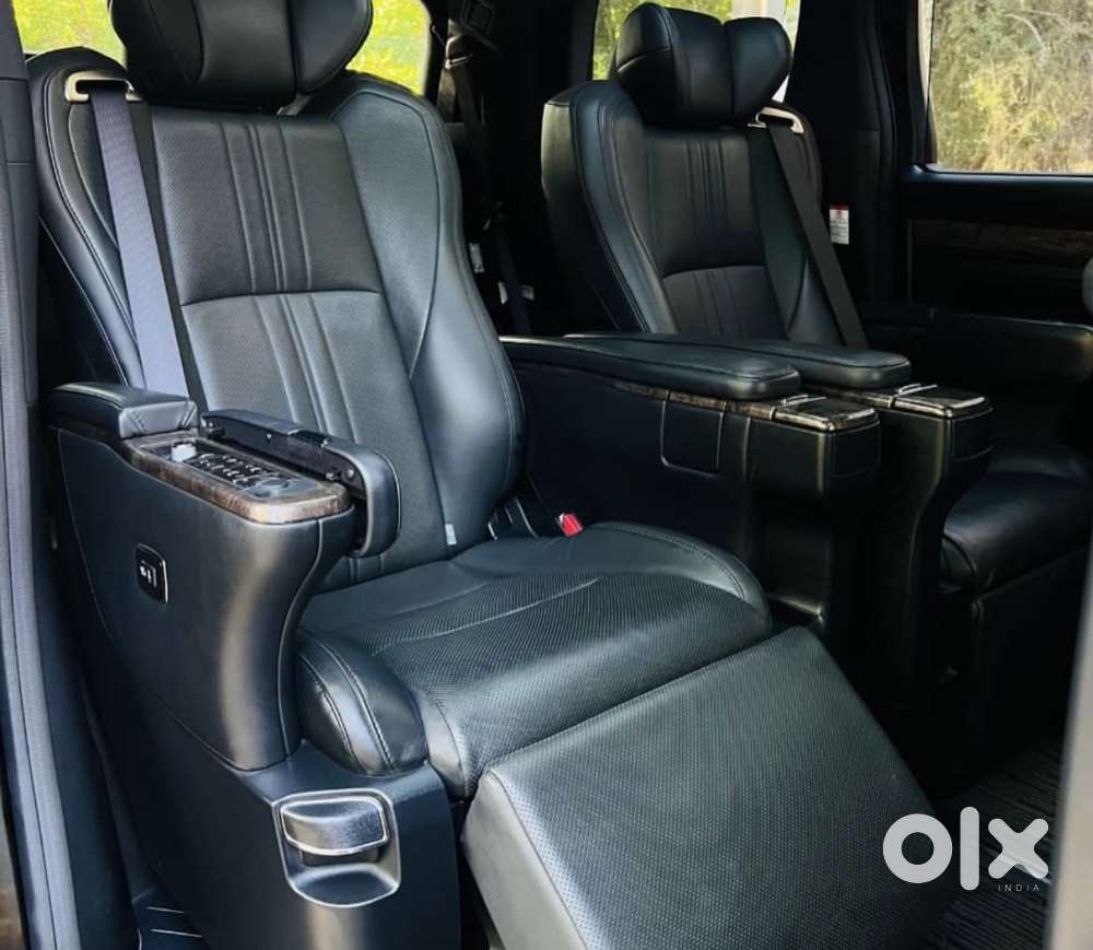 Toyota Vellfire 2.5 Executive Lounge, 2021, Petrol