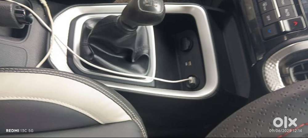 Kia Sonet 2023 Petrol 38000 Km Driven