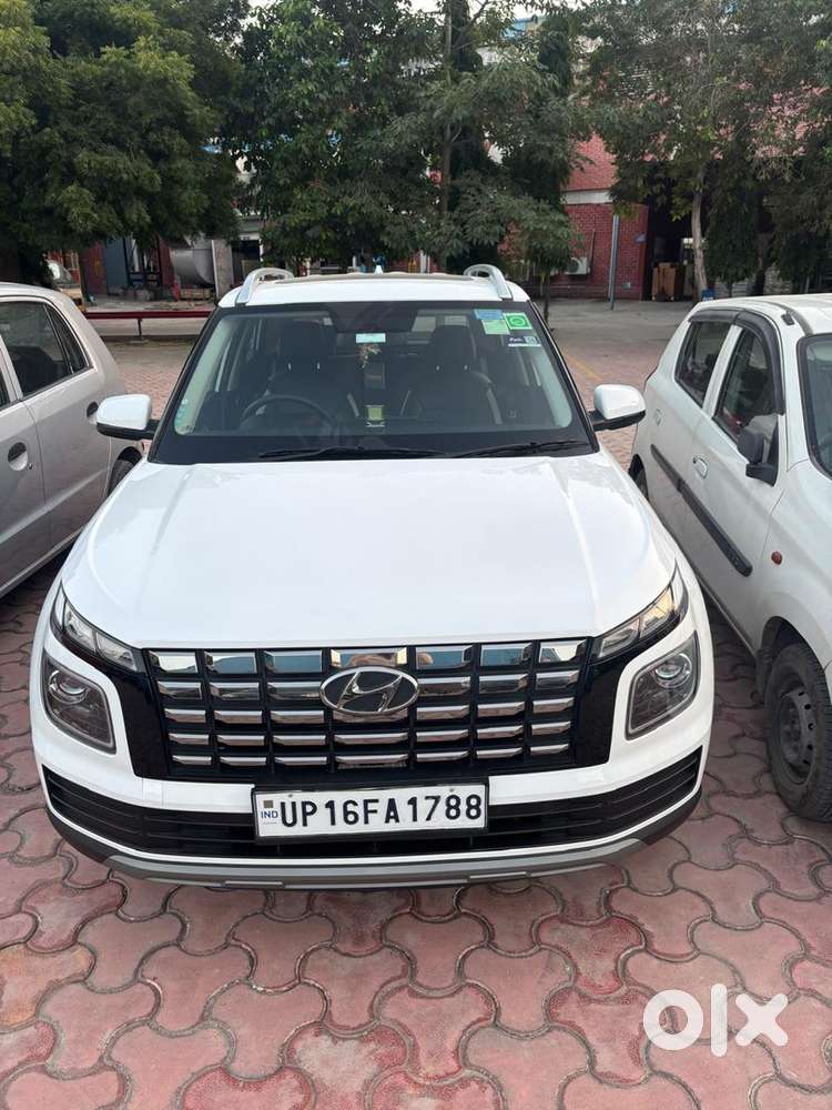 Hyundai Venue Petrol Manual 2025