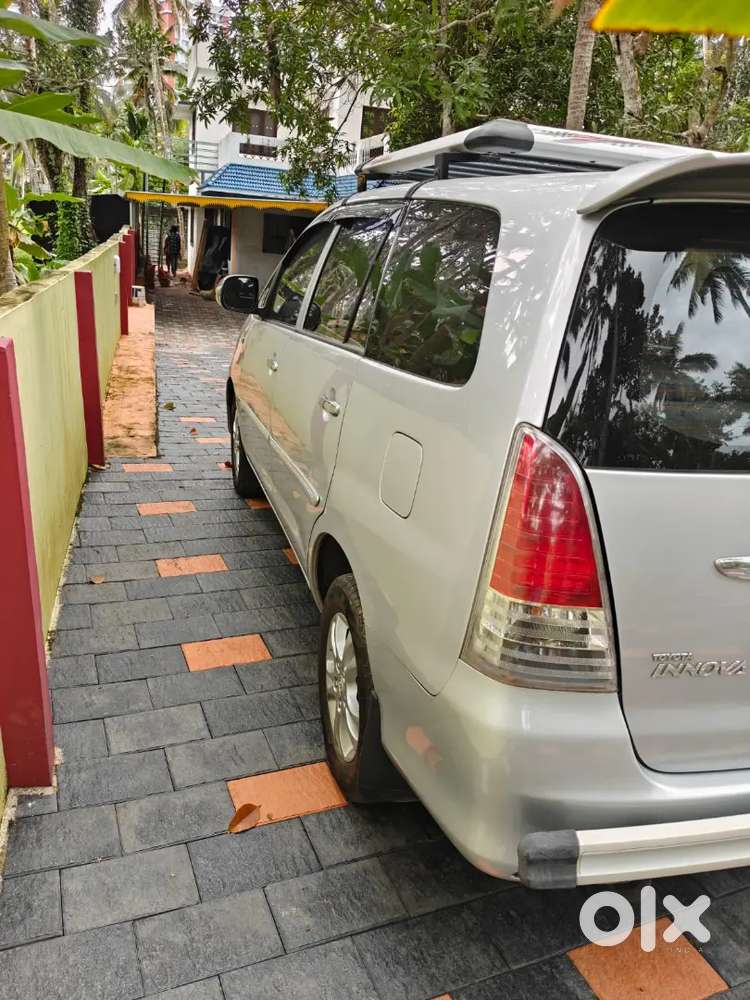 Toyota Innova 2.5 V 2011