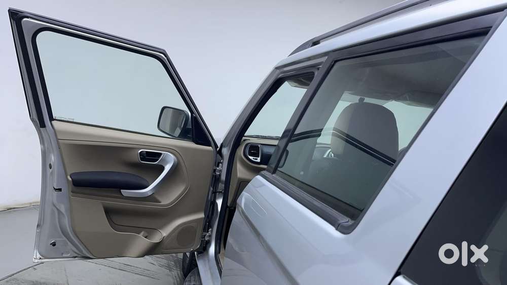 Mahindra Tuv 300 T10, 2018, Diesel