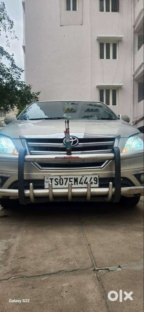 2015 Toyota Innova 2.5v Bs4 Diesel  Well Maintained  Hyderabad  ₹9l