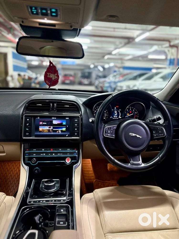 Jaguar Xe Pure, 2016, Petrol