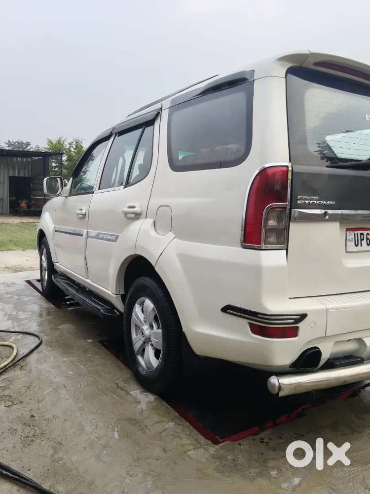 Tata Safari Storme 2016