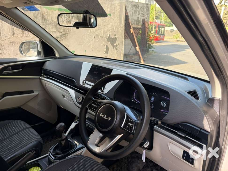 Kia Carens 1.5 Prestige 7 Str, 2023, Petrol
