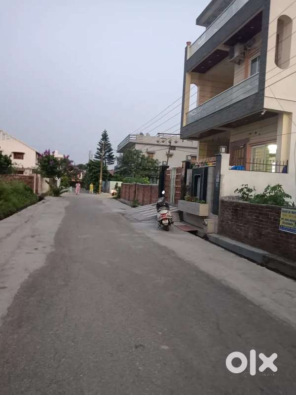 Plot in Chaman Vihar 1