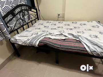 Iron deals bed olx