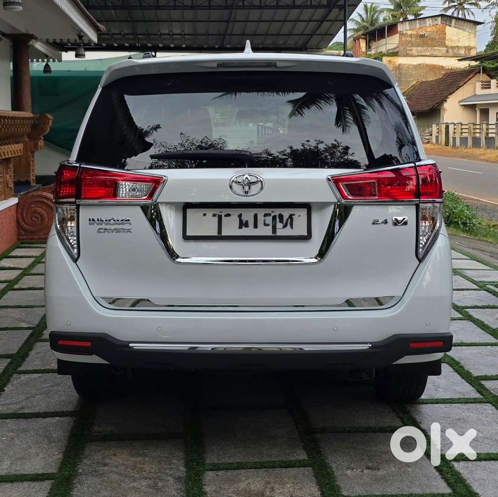 Toyota Innova Crysta 2024