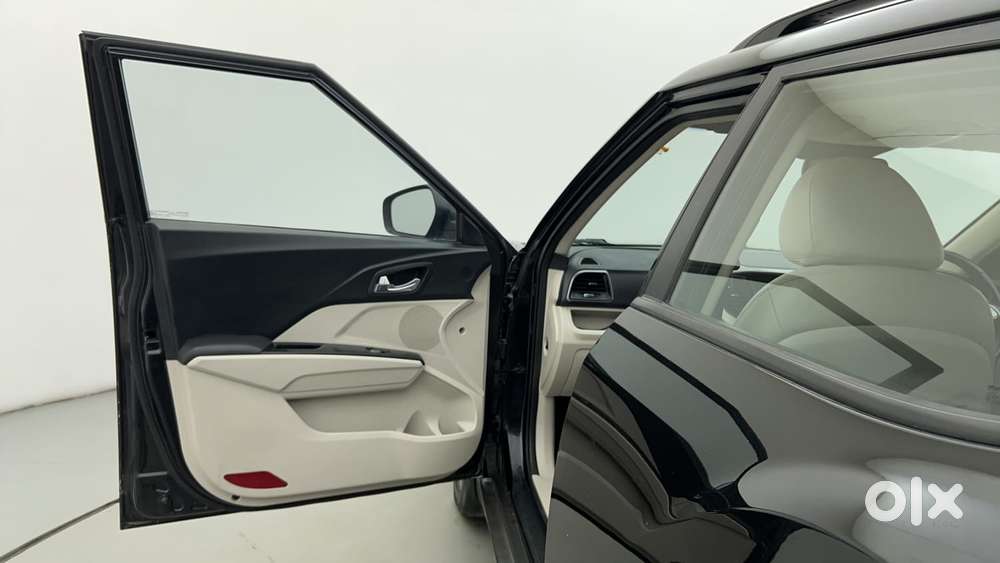 Mahindra Xuv300 W8 Option, 2021, Petrol