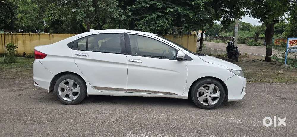 Honda City V At 2014 Well Maintain Car With Sunroof Top Model