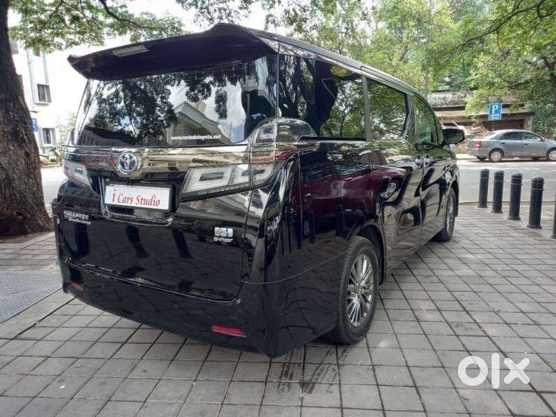 Toyota Vellfire 2.5 Executive Lounge, 2022, Petrol