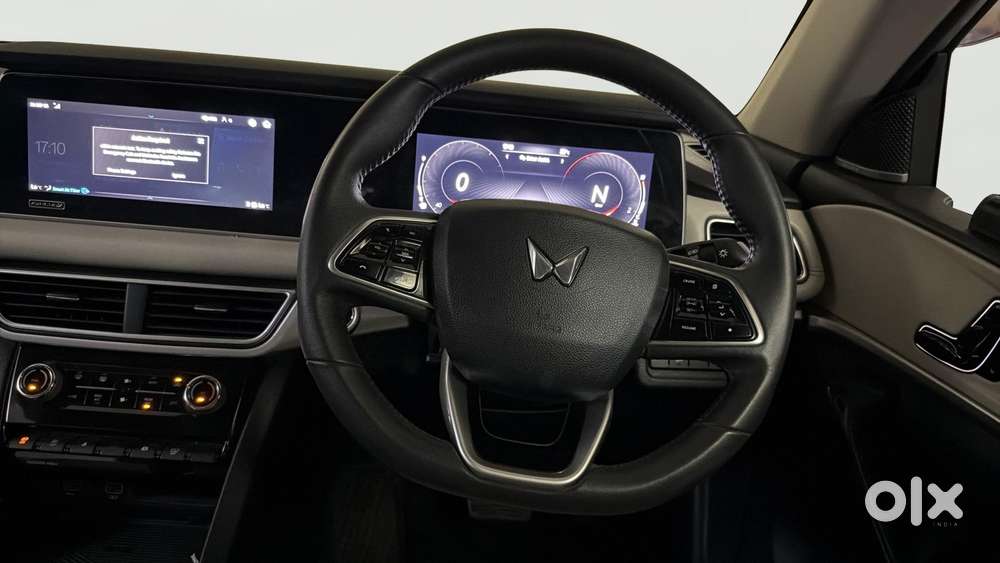 Mahindra Xuv700 2.0 Ax 7 Petrol At Luxury Pack Str, 2022, Petrol