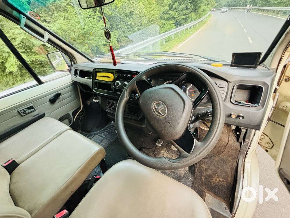Tata Winger Deluxe - Flat Roof (ac), 2022, Diesel