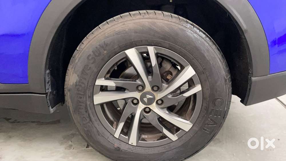 Mahindra Xuv700 2.0 Ax 5 Petrol Mt Str, 2022, Petrol