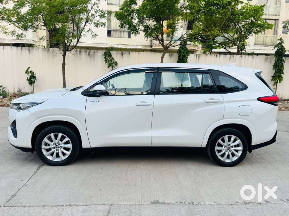 Toyota Innova Hycross 2.0 Vx (o) Hybrid 7 Str, 2023, Petrol