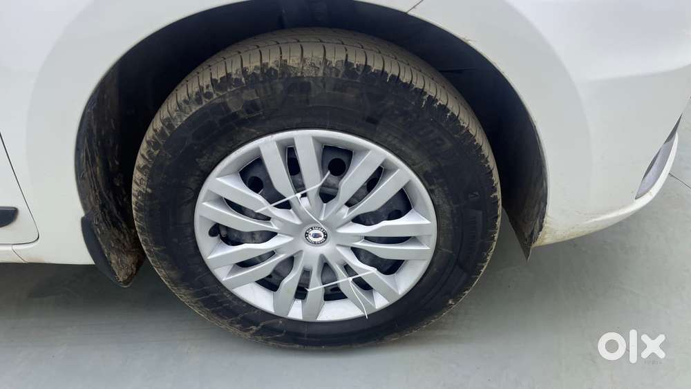 Maruti Suzuki Dzire Vxi Ags, 2022, Petrol