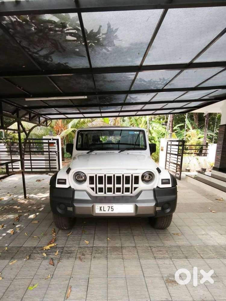 Thar Roxx Mx3 Varient With Attatched Alloy Wheel