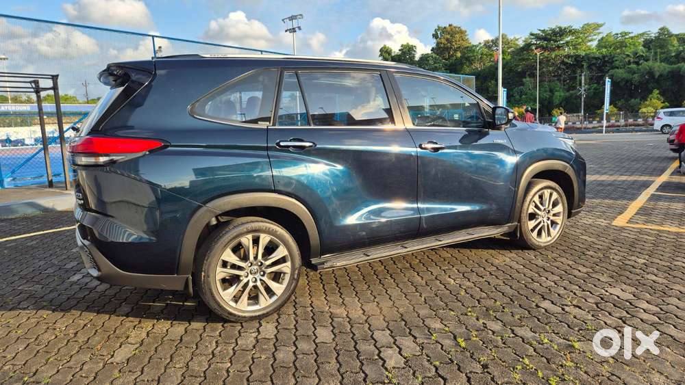 Toyota Innova Hycross 2.0 Zx (o) Hybrid 7 Str, 2023, Petrol