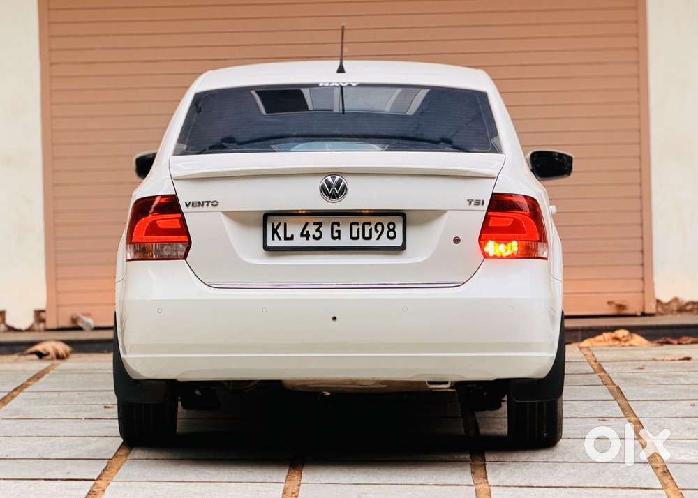 Volkswagen Vento 1.2 Tsi Highline Plus At, 2014, Petrol
