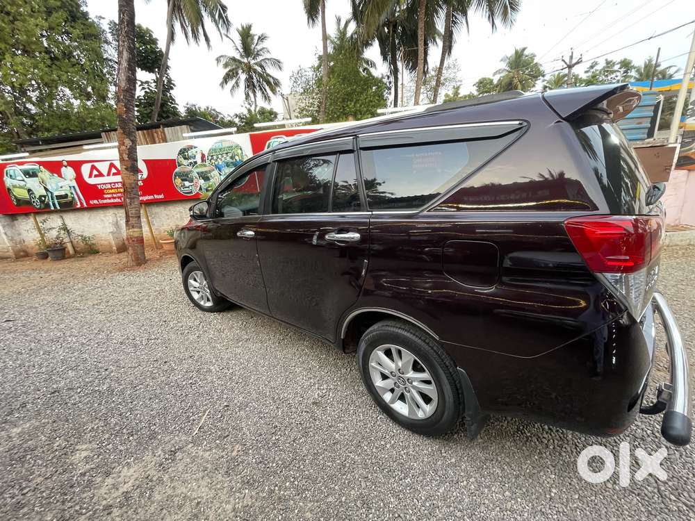Toyota Innova Crysta 2.4 V 8 Str, 2016, Diesel
