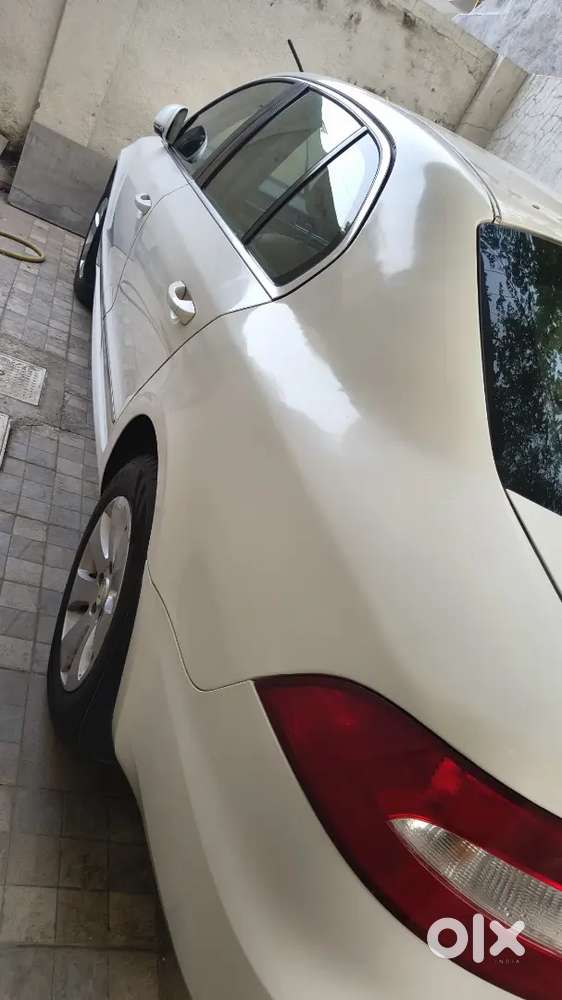 Skoda Superb 2011 Petrol 70000 Km Driven