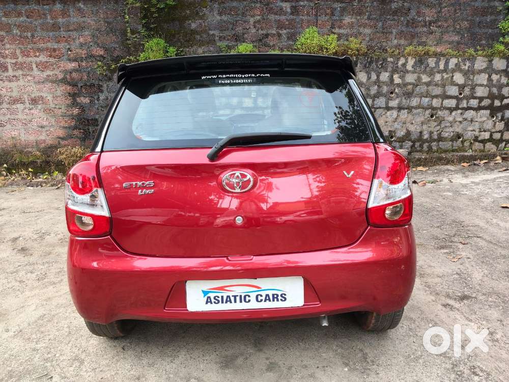 Toyota Etios Liva V Dual Tone, 2016, Petrol