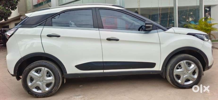 Tata Nexon 1.2 Revotron Xm (s), 2020, Petrol