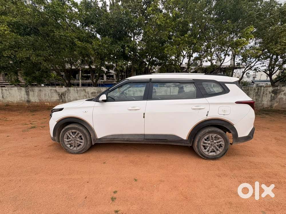 Kia Carens Petrol 2022 Km Driven
