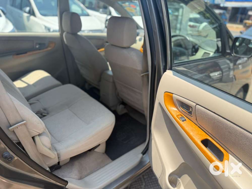 Toyota Innova 2.5 V 7 Str, 2011, Diesel