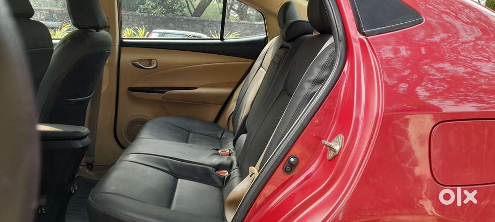 Toyota Yaris V Cvt, 2018, Petrol