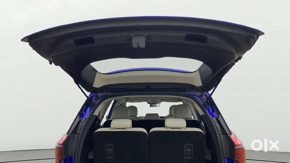 Mahindra Xuv700 2.0 Ax 7 Petrol Mt Str, 2021, Petrol