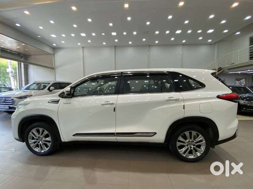 Toyota Innova Hycross 2.0 Zx Hybrid 7 Str, 2023, Petrol