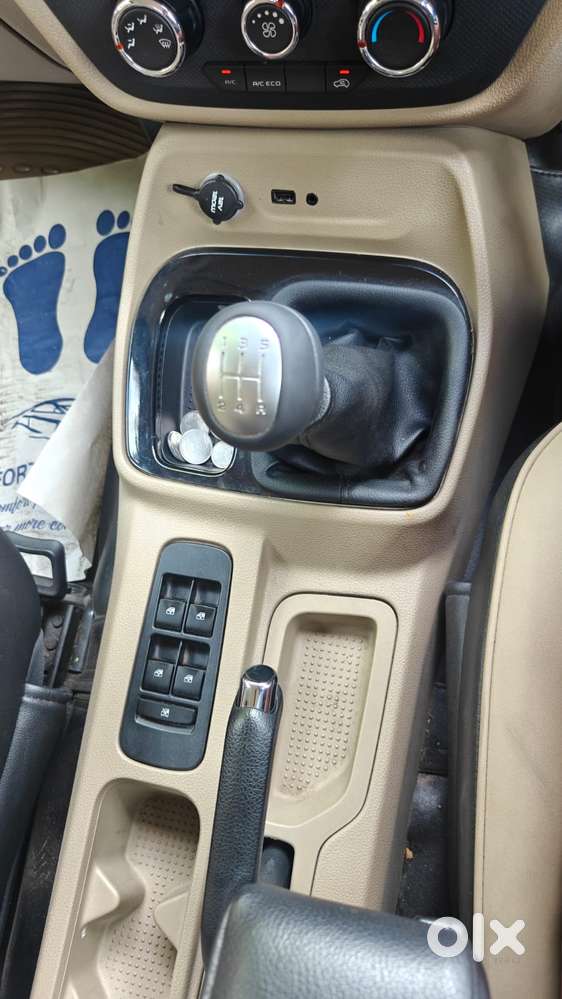 Mahindra Tuv 300 T10, 2018, Diesel