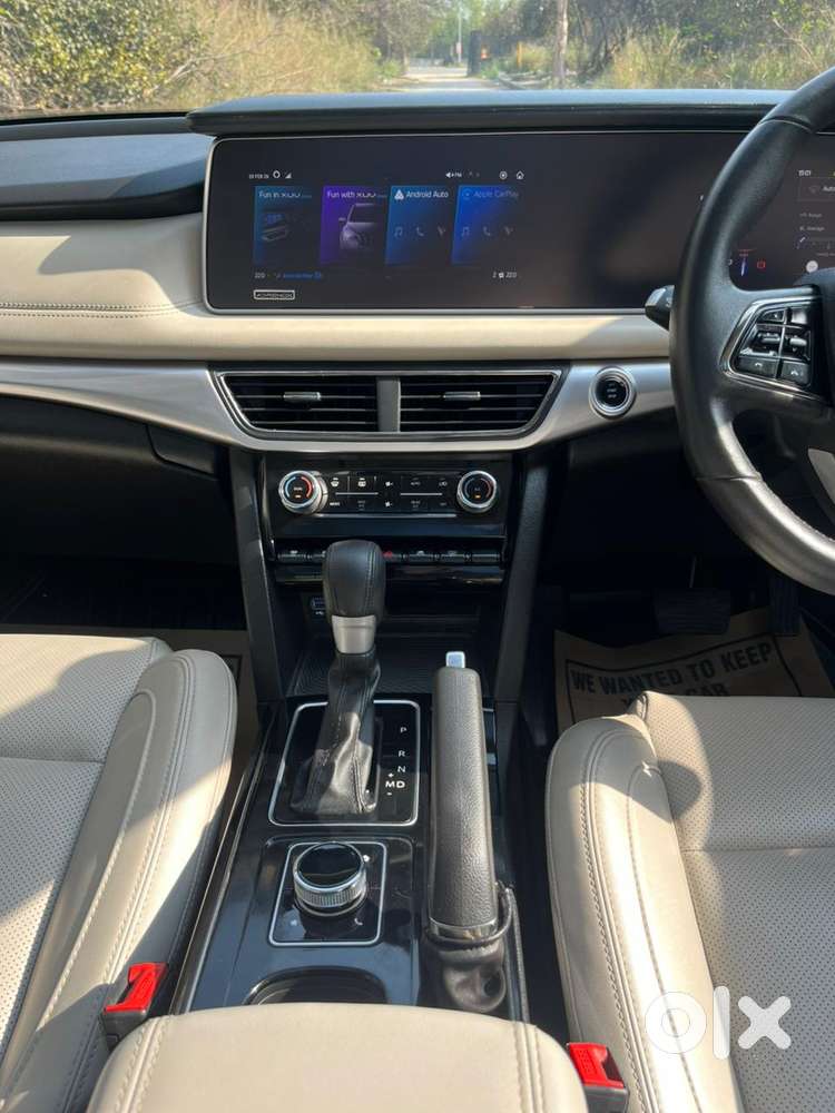 Mahindra Xuv700 2.0 Ax 7 Petrol Mt Str, 2024, Petrol