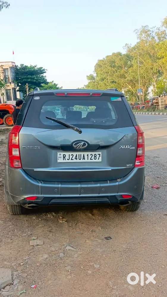 मेरे को न्यू इलेट्रॉनिक कार लेनी