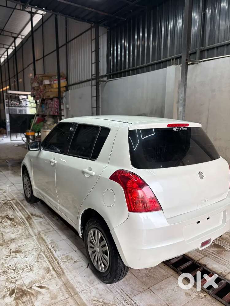 Maruti Suzuki Swift Vxi Petrol 2010